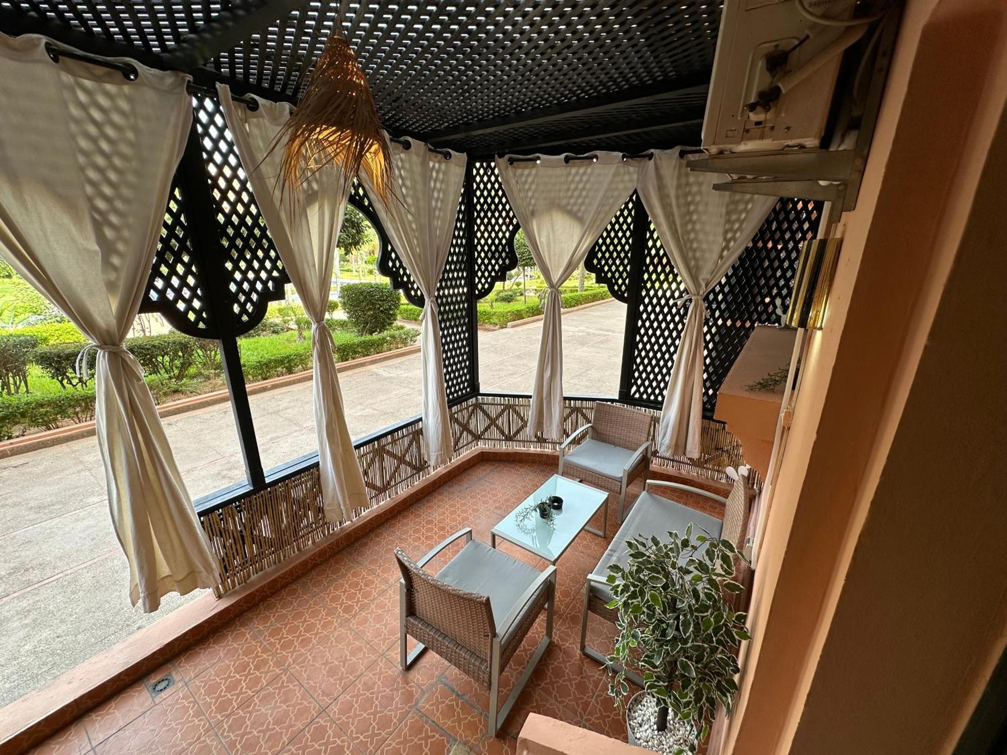 Oasis De Detente Avec Terrasse Et Vue Sur Piscine Marrakesh Esterno foto
